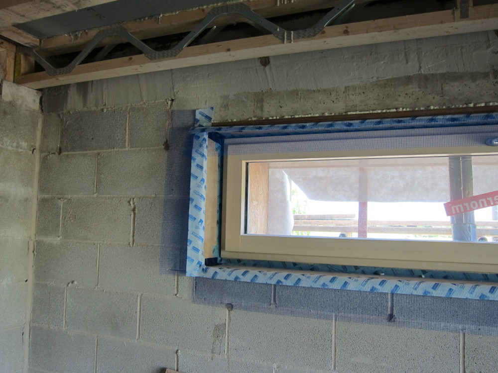 Air tightness tape (pro clima Contega PV) where window boxes meet masonry walls