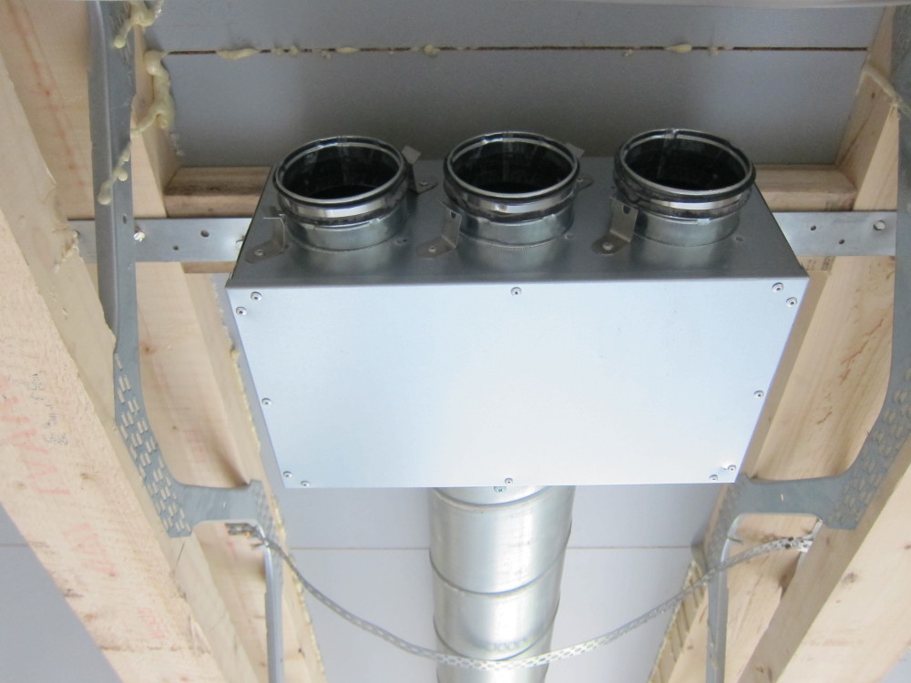 Plenum chamber for transition from rigid metal to semi-rigid plastic ventilation ducts