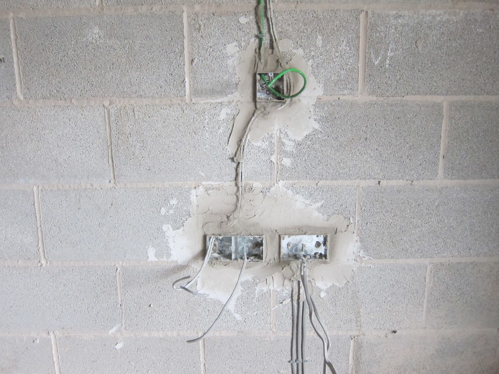 Air-tight plaster around socket boxes on outside walls