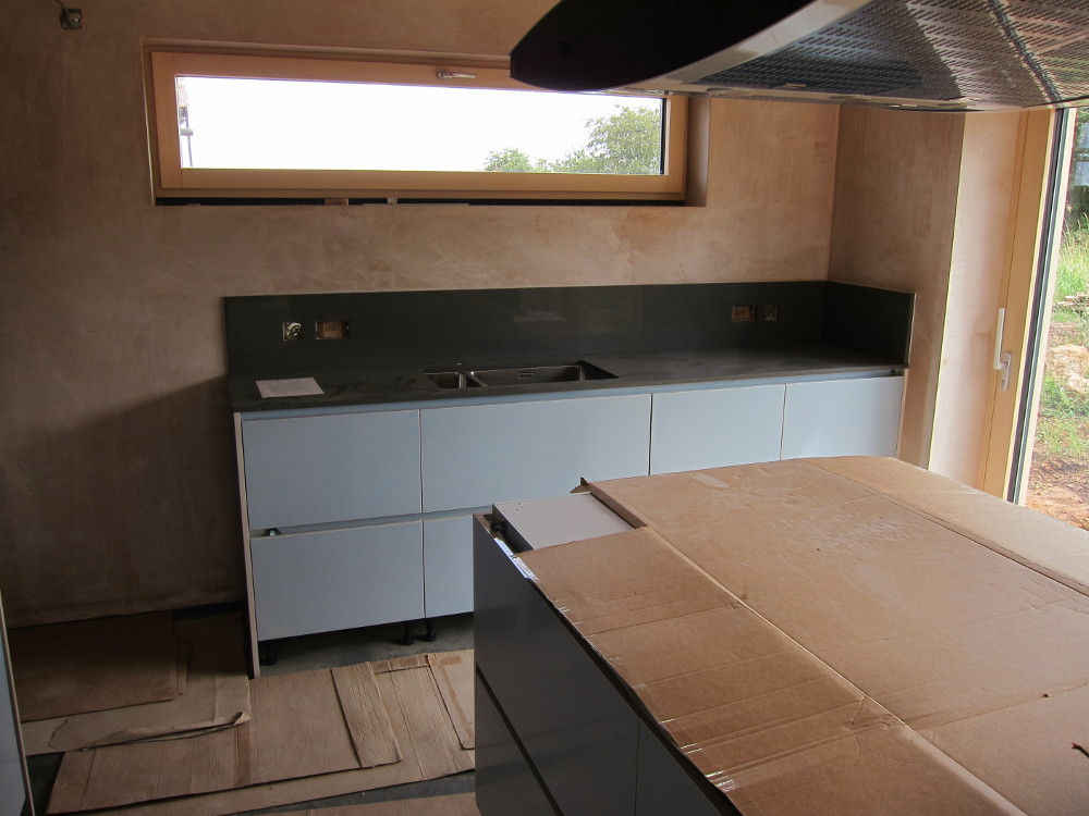Worktop and splash-back for kitchen sink units