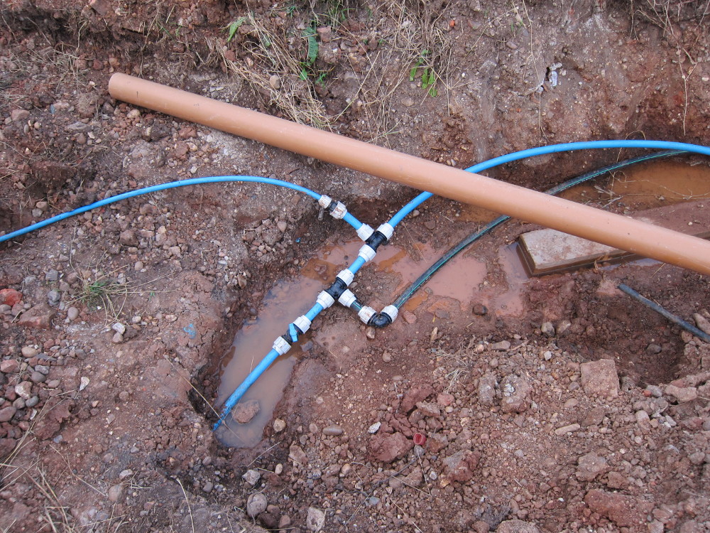 Water main connection
